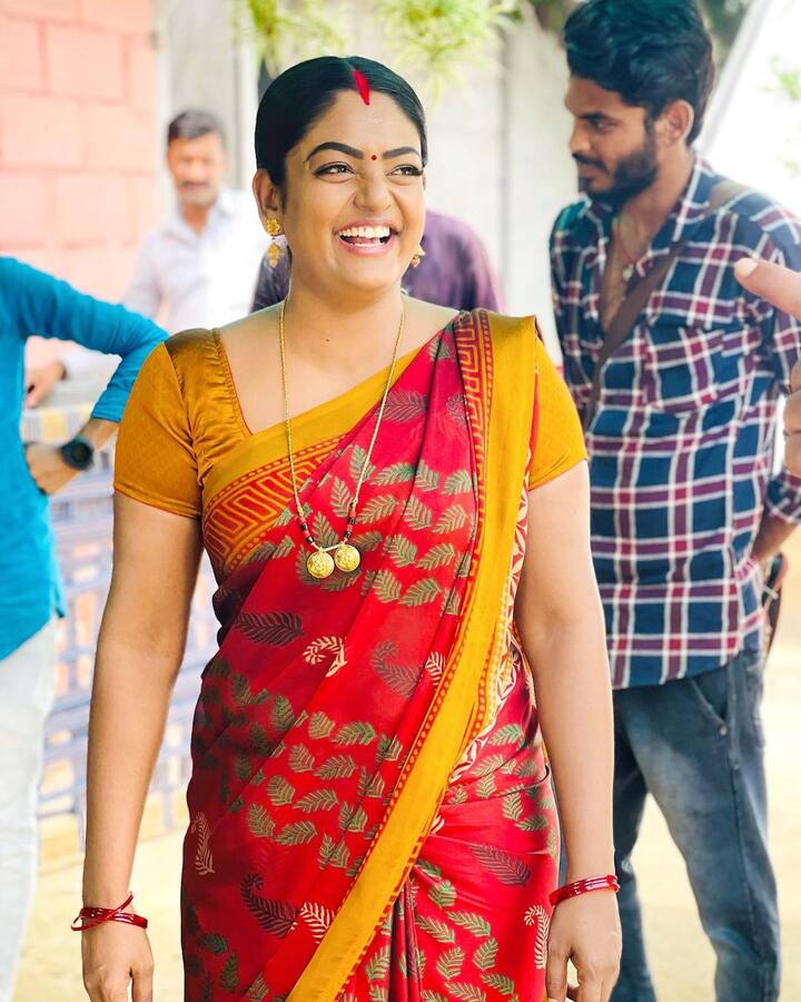 ఇప్పుడీ సీరియల్కి కొనసాగింపుగా ‘కార్తీకదీపం’ పార్ట్ 2 వస్తుందని అఫీషియల్ ప్రోమో వదిలారు. అప్పటి నుంచీ స్మాల్ స్క్రీన్ ప్రేక్షకుల్లో మొదలైన ఒకే ఒక్క ప్రశ్న.. మా డాక్టర్ బాబు.. వంటలక్క.. మోనితలు మళ్లీ వస్తారా? లేదా? అని.