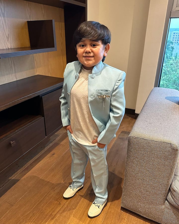 सलमान खान के टीवी शो ‘बिग बॉस 16’ में नजर आने वाले तजाकिस्तान के अब्दू रोजिक की क्यूटनेस पर पूरे देश फिदा हो गया था. शो में अब्दू को सिर्फ दर्शकों ने ही नहीं बल्कि सलमान खान ने भी खूब प्यार दिया. ऐसे में उनकी बिग बॉस जर्नी से तो आप सभी वाकिफ होंगे. लेकिन क्या ये जानते हैं कि 3 फुट के अब्दू छोटी सी उम्र में अपनी मेहनत से करोड़ों का साम्राज्य खड़ा कर चुके हैं