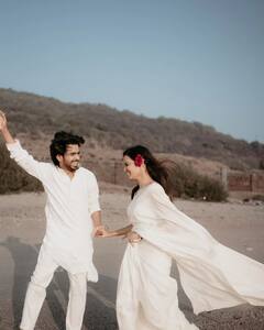 Prathamesh parab : 'प्रथमेश-क्षितीजा' चा समुद्रकिनारी रोमँटिक अंदाज, पाहा फोटो..