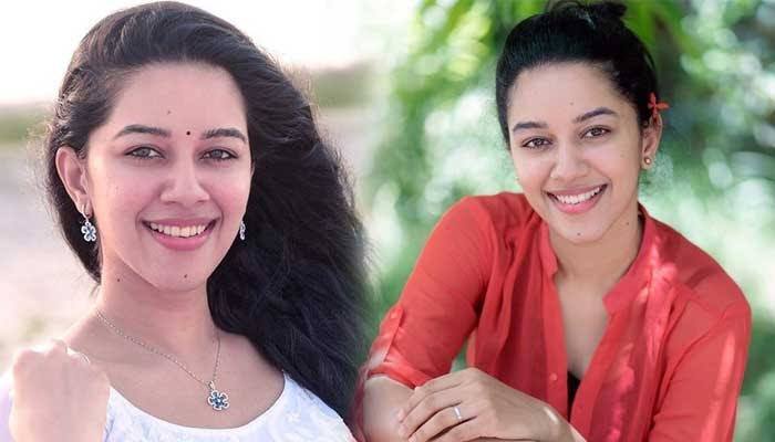 டிக் டாக் மூலம் பிரபலமான மிருணாளினி ரவிக்கு சினிமாவில் நடிக்க வாய்ப்பு கிடைத்தது.