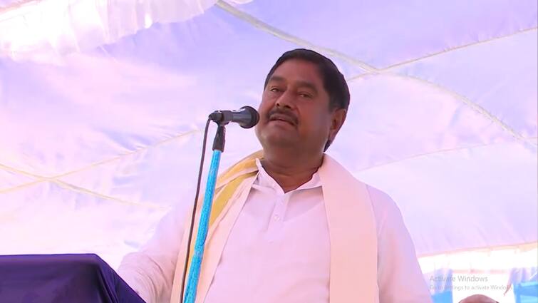 AP Minister Dharmana Prasada Rao stated thar Volunteers can be used for election duties Srikakulam News: పోలింగ్ ఏజెంట్లుగా వాలంటీర్లు - మంత్రి ధర్మాన సంచలన కామెంట్స్‌- మండిపడుతున్న విపక్షాలు
