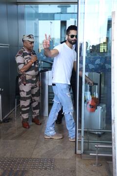 Jackky-Rakul Wedding अनन्या-आदित्य से शाहिद कपूर तक..जैकी और रकुल की शादी अटेंड कर मुंबई के लिए रवाना हुए ये स्टार्स, देखें तस्वीरें