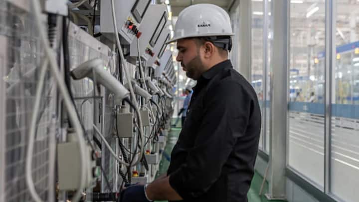 India's Business Activity Surges To 7-Month High In February On Robust Demand India's Business Activity Surges To 7-Month High In February On Robust Demand