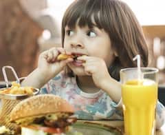 Kids Health: ਬੱਚੇ ਹੋ ਗਏ ਜੰਕ ਫੂਡ ਖਾਣ ਦੇ ਆਦੀ, ਛੁਟਕਾਰਾ ਪਾਉਣ ਲਈ ਅਪਣਾਓ ਇਹ ਟਿਪਸ, ਨਹੀਂ ਤਾਂ ਹੋਏਗਾ ਵੱਡਾ ਨੁਕਸਾਨ