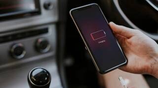 Mobile Tips : मोबाईलच्या बॅटरीसाठी 'हे' फीचर सर्वात घातक; फोन फक्त चार्जिंगवरच राहील