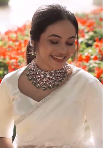 இதற்கு முன்பாக க.பெ.ரணசிங்கம் படத்தில் மாயியாகவும், பாவக் கதைகள் ஆந்தாலஜியில் சாஹிராவாகவும் நடித்திருந்தார்.