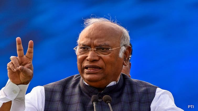 Union Home Ministry orders giving Z Plus category security to Mallikharjuna Kharge Mallikarjun Kharge: మల్లిఖార్జున ఖర్గేకు ఇక నుంచి 'జెడ్ ప్లస్' కేటగిరీ భద్రత - కేంద్ర హోంశాఖ కీలక ఆదేశాలు