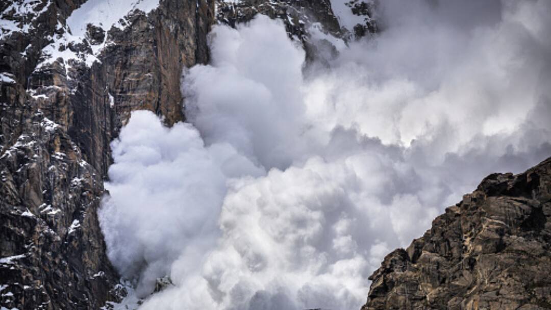 Russian Skier Dies After Avalanche At Apharwat Slopes In J&K's Gulmarg, 7 Rescued Russian Skier Dies After Avalanche At Apharwat Slopes In J&K's Gulmarg, 7 Rescued