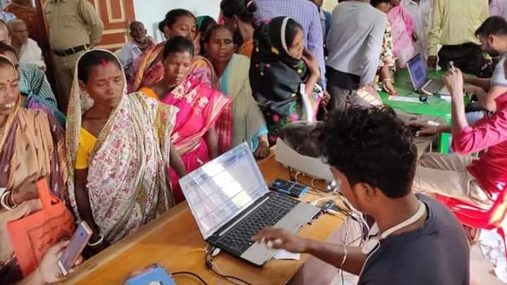 তবে জানা গিয়েছে, রোগী যদি চিকিৎসকের কাছে দেখানোর পর এবং ওষুধ খাওয়ার পর সুস্থ না হয়ে হাসপাতালে ভাল চিকিৎসার জন্য ভর্তি হন, তবেই একমাত্র রোগীর চিকিৎসকের ফি এবং ওষুধের টাকা দেওয়া হবে প্রকল্পের অধীনে। ছবি- www.swasthyasathi.gov.in ওয়েবসাইট