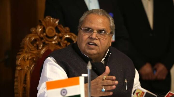 सीबीआई ने 2,200 करोड़ रुपये के किरू हाइड्रो इलेक्ट्रिक पावर प्रोजेक्ट (एचईपी) के सिविल कार्यों को आवंटित करने में कथित भ्रष्टाचार से संबंधित मामले में छापेमारी की है. सत्यपाल मलिक ने दावा किया था कि उन्हें प्रोजेक्ट से जुड़ी दो फाइलों को मंजूरी देने के लिए 300 करोड़ रुपये की रिश्वत की पेशकश की गई थी.