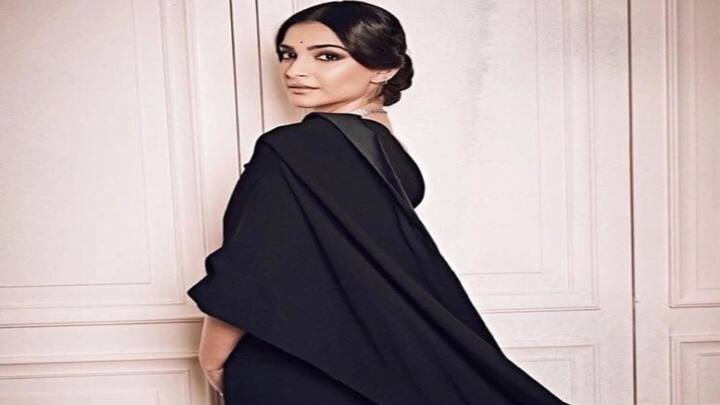 sonam kapoor Photo: સોનમ કપૂરે ફરી એકવાર તેની ફેશન સેન્સથી તેના ચાહકોને ચોંકાવી દીધા છે અને તેનું કારણ છે કે તેનો લુક ખૂબ જ ક્લાસી છે.