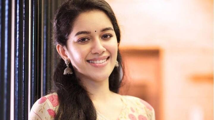 விஜய் சேதுபதி நடிப்பில் வெளியான 'சூப்பர் டீலக்ஸ்' படத்தின் மூலம் தமிழ் சினிமாவில் அறிமுகமானார்.