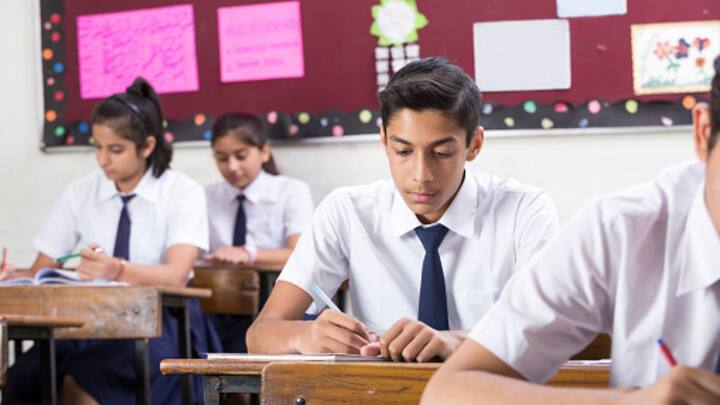 CBSE Begins Registration For Class 10-12 Exams 2025: સેન્ટ્રલ બોર્ડ ઑફ સેકન્ડરી એજ્યુકેશને ધોરણ 10 અને 12 ની પરીક્ષાઓ 2025 માટેની રજિસ્ટ્રેશનની પ્રક્રિયા શરૂ કરી છે.