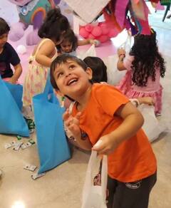 स्पाइडर मैन थीम, 3 टीयर केक... धूमधाम के साथ सेलिब्रेट हुआ करीना के लाडले जेह का बर्थडे, सामने आई इनसाइड तस्वीरें