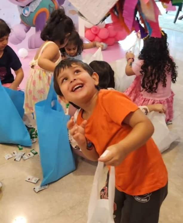 करीना और सैफ ने अपने लालडे के बर्थडे पर स्पाइडर मैन थीम पार्टी का आयोजन किया, जहां बॉलीवुड के कई स्टार किड्स शामिल हुए.