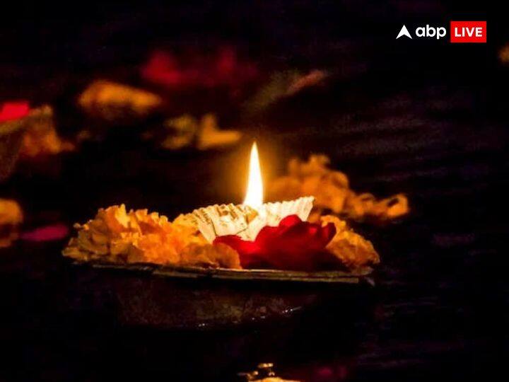 शनि की साढ़ेसाती से राहत पाने के लिए कुछ बातों का ध्यान रखना चाहिए. साढ़ेसाती के दौरान किसी भी तरह के जोखिम भरे काम करने से बचना चाहिए. इस दौरान किसी भी तरह के तर्क-वितर्क से बचना चाहिए. जिन लोगों पर शनि की साढ़ेसाती हो उन्हें शनिवार और मंगलवार के दिन शराब और तामसिक भोजन से दूर रहना चाहिए.