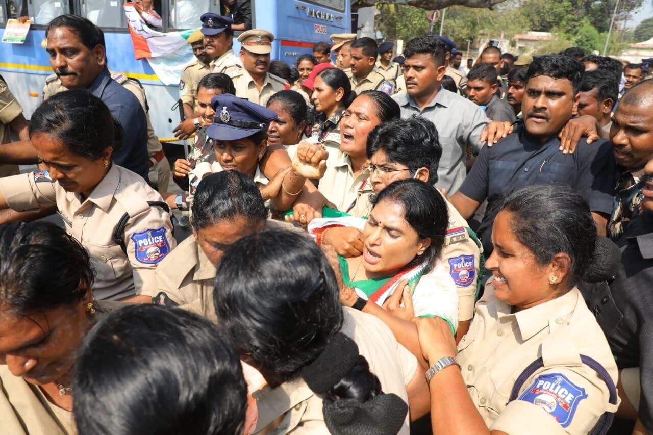 YS Sharmila: కాంగ్రెస్ 'చలో సెక్రటేరియట్' ఉద్రిక్తత - ఏపీ పీసీసీ చీఫ్ షర్మిల అరెస్ట్