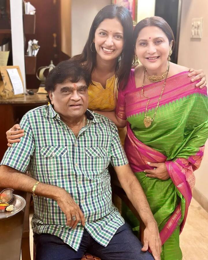 अशोक सराफ हे मूळचे बेळगावचे असले तरीही त्यांचा जन्म मुंबईतच झाला. दक्षिण मुंबईतील चिखलवाडी या भागात त्यांचे बालपण गेले. सुरुवातीपासूनच मामांना अभिनयाची आवड होती. वयाच्या अवघ्या अठराव्या वर्षी मामांनी अभिनय क्षेत्राचा प्रवास सुरु केला जो आजही अविरत सुरु आहे.