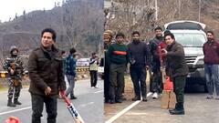 Sachin Tendulkar Cricket in Kashmir : కశ్మీర్ లో లోకల్స్ తో గల్లీ క్రికెట్ ఆడిన సచిన్ | ABP Desam