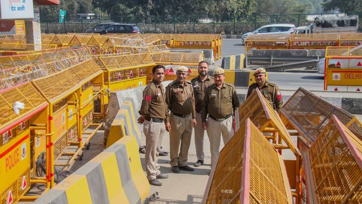 अब आपको दोनों में खास अंतर बताते हैं. दरअसल, हड़ताल सिर्फ वो वर्ग करता है जो विरोध प्रदर्शन करता है, वहीं बंद की स्थिति में वो लोग भी शामिल होते हैं, जो वैसे तो विरोध का हिस्सा नहीं होते, लेकिन साथ देने के मकसद से अपनी सहमति जताते हैं.
