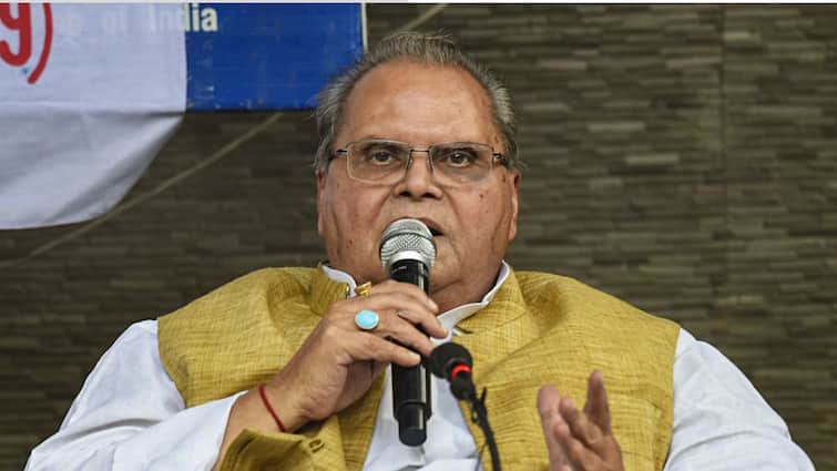 CBI Files Chargesheet Against Former J-K Governor Satya Pal Malik In Corruption Case