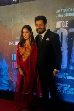Article 370 Screening: ‘आर्टिकल 370’ की स्क्रीनिंग में पति संग सुर्ख लाल सूट में दिखीं यामी गौतम…दुपट्टे से छुपाया बेबी बंप, ये सितारे भी हुए शामिल