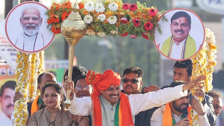 CM Mohan Yadav Big burglary in Kamal Nath stronghold 1500 Congress workers joined BJP MP Politics: कमलनाथ के गढ़ में CM मोहन यादव की बड़ी सेंधमारी, कांग्रेस के 1500 कार्यकर्ताओं ने थामा BJP का दामन
