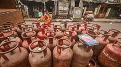 LPG सिलेंडर पर भी वसूला जाता है डिलीवरी चार्ज, ज्यादातर लोग नहीं जानते हैं ये बात