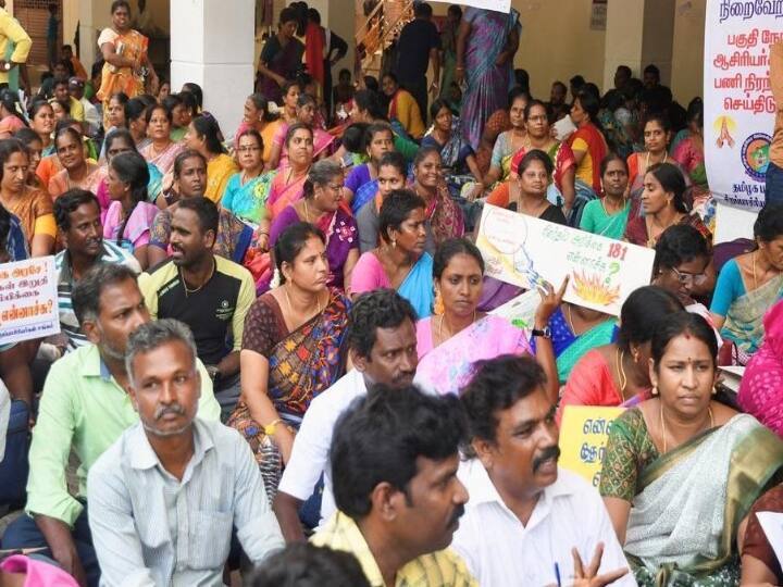 Secondary Teachers Association Protest Arrest today for the 4th day Tamilnadu Government தீவிரமாகும் இடைநிலை ஆசிரியர்கள் போராட்டம்; 4-வது நாளாக இன்றும் கைது!