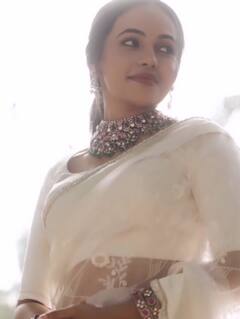 Bhavani Sre Photos : வெள்ளை உடையில் அன்னமாய் ஜொலிக்கும் நடிகை பவானி ஸ்ரீ!