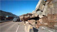 Jammu Kashmir News: रामबन में भारी बारिश के बाद हुआ भूस्खलन, ट्रैफिक पर लगा ब्रेक, नेशनल हाइवे लगातार चौथे दिन बंद