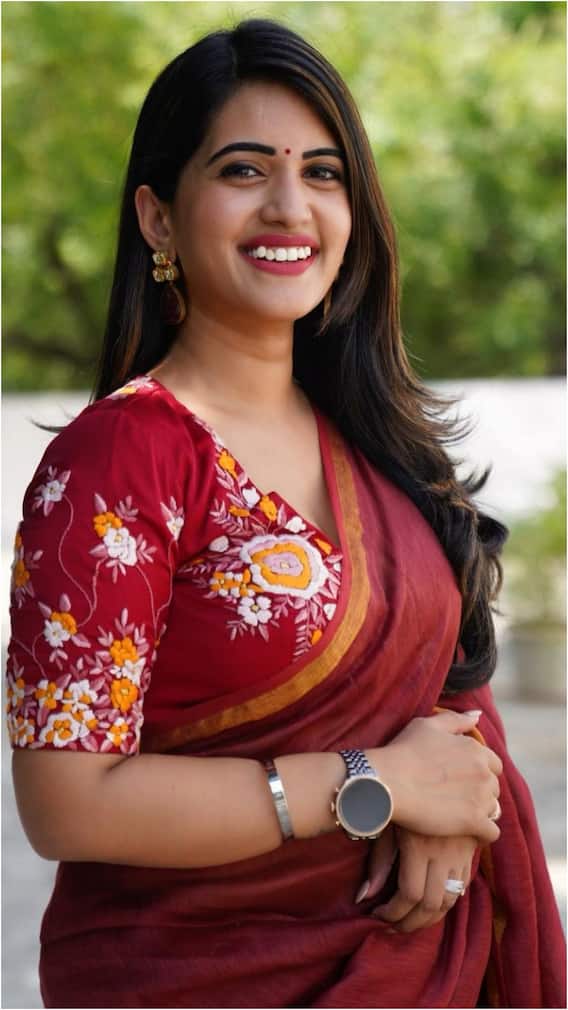 ఇటువంటి బ్లౌజ్ వేస్తే చూడకుండా ఎవరుంటారు చెప్పండి - స్రవంతి చొక్కారపు ట్రెండీ బ్లౌజ్ డిజైన్స్