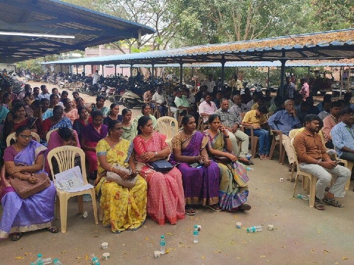 TNROA Strike: 10 அம்ச கோரிக்கைகளை வலியுறுத்தி சேலத்தில் தமிழ்நாடு வருவாய்த்துறை அலுவலர்கள் போராட்டம்