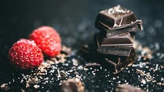 Oily Skin: অয়েলি স্কিনের মূল সমস্যা ব্রন, দূর করতে কী কী খাবার খেতে পারেন?