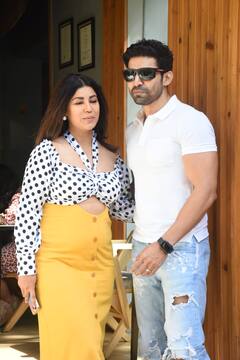 Pics: गुरमीत चौधरी ने पैपराजी संग सेलिब्रेट किया बर्थडे, पत्नी देबिना बनर्जी संग दिए स्टाइलिश पोज