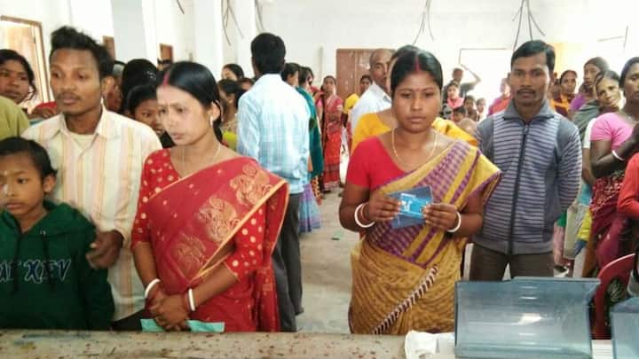 স্বাস্থ্যসাথী প্রকল্পের আওতায় প্রত্যেক পরিবার সর্বোচ্চ ৫ লক্ষ টাকা পর্যন্ত চিকিৎসা পরিষেবার সুযোগ পাবেন। স্বাস্থ্যবিমা পাবেন ৫ লক্ষ টাকার। ছবি- www.swasthyasathi.gov.in ওয়েবসাইট