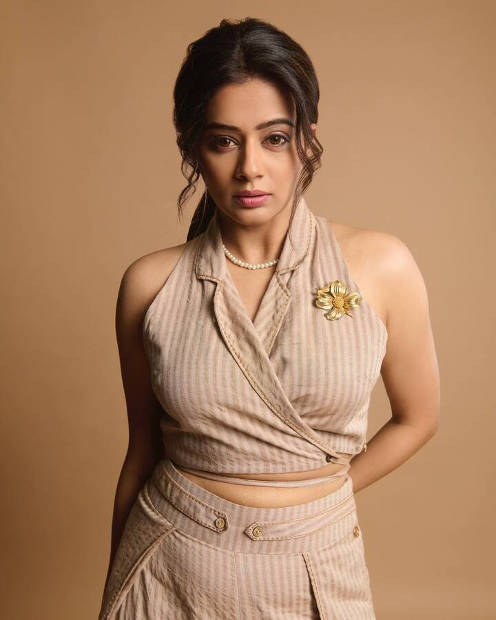 తాజాగా ‘భామా కలాపం 2’ ఓటీటీ వేదికగా స్ట్రీమ్ అవుతుంది. భామా కలాపం మాదిరిగానే ఇది కూడా హిట్​ టాక్​ను దక్కిించుకుంది. కుటుంబ ప్రేక్షకులను ఈ సినిమా బాగా ఆకట్టుకుంది.(Images Source : Instagram/pillumani)