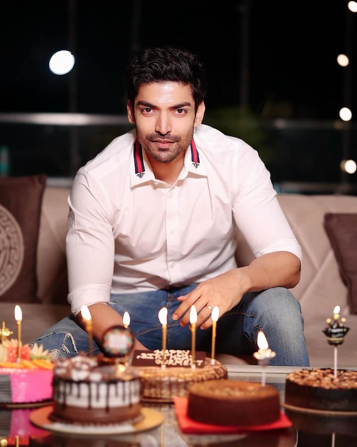 As the ‘Wajah Tum Ho’ actor turned 40 on Thursday, his wife Debinna showered him with love by singing the title track from Gurmeet’s 2015 romantic thriller horror movie ‘Khamoshiyan’.