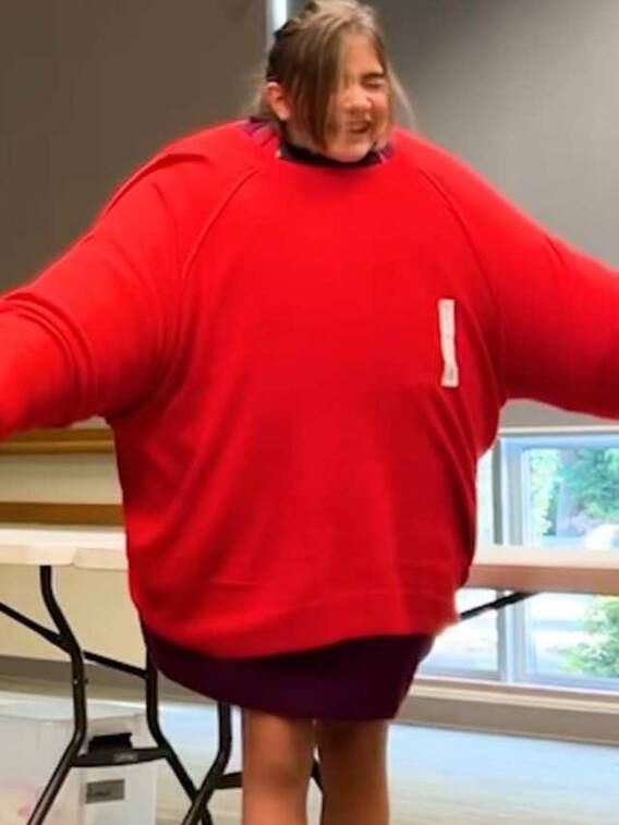 लड़की ने एक साथ पहने इतने स्वेटर, बन गया वर्ल्ड रिकॉर्ड