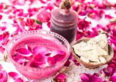 बार-बार फुंसियों से भर जाता है मुंह, तो ट्राई करें ये फेस मास्क्स