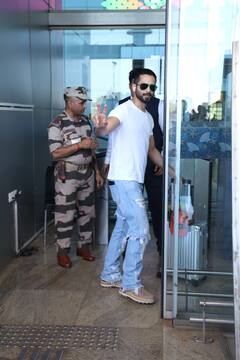 Jackky-Rakul Wedding अनन्या-आदित्य से शाहिद कपूर तक..जैकी और रकुल की शादी अटेंड कर मुंबई के लिए रवाना हुए ये स्टार्स, देखें तस्वीरें