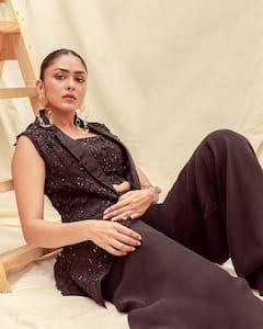Mrunal Thakur Latest Photos:అల్ట్రా స్టైలిష్‌ లుక్‌లో మృణాల్ ఠాకూర్ - బ్లాక్‌ డ్రెస్సులో ఫిదా చేస్తున్న బ్యూటీ