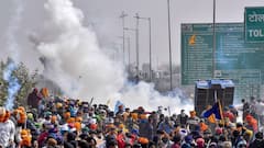 सेफ्टी ग्लास-क्रीम, ईयरफोन और रुमाल...आंदोलन के बीच टियर गैस से यूं बचे किसान, PHOTOS में देखें शंभू बॉर्डर का हाल