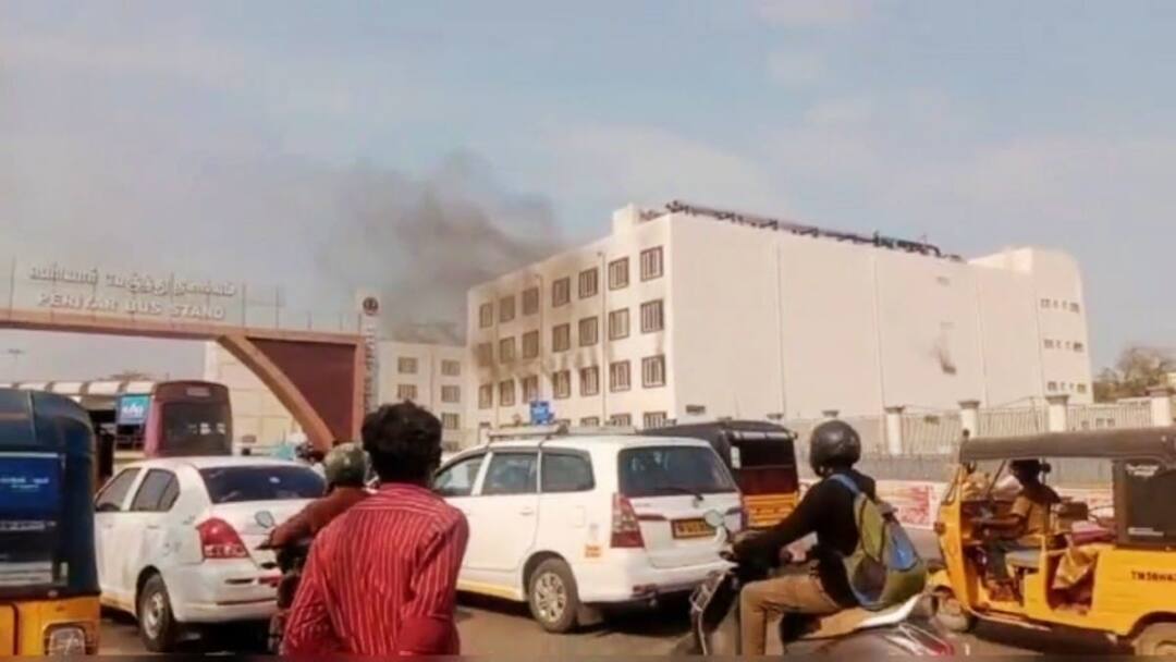 Fire breaks out at Periyar bus stand in Madurai - TNN மதுரை பெரியார் பேருந்து நிலைய வணிக வளாக கட்டத்தில் தீ விபத்து