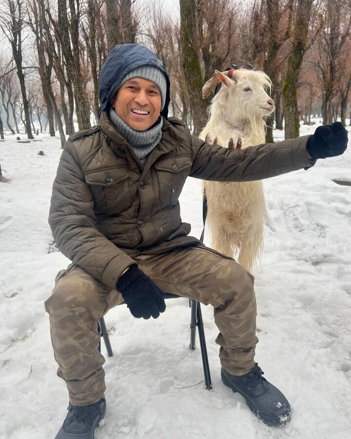 क्रिकेटर सचिन, बायको लेकीसोबत काश्मिरच्या खोऱ्यात निसर्गाचा आनंद घेतो आहे. (Photo credit : Instagram/@sachintendulkar)