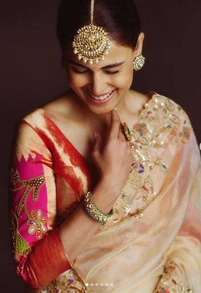 ਹਾਲ ਹੀ 'ਚ ਅਦਾਕਾਰਾ ਜੇਨੇਲੀਆ ਨੇ ਵੱਖ-ਵੱਖ ਲੁੱਕ 'ਚ ਆਪਣੀਆਂ ਕੁਝ ਤਸਵੀਰਾਂ ਇੰਸਟਾ 'ਤੇ ਸ਼ੇਅਰ ਕੀਤੀਆਂ ਹਨ। ਆਓ ਉਸ ਦੀਆਂ ਤਸਵੀਰਾਂ 'ਤੇ ਇੱਕ ਨਜ਼ਰ ਮਾਰੀਏ।