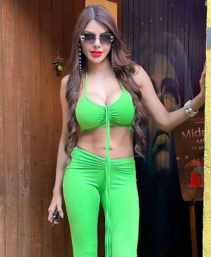 Sherlyn Chopra Bold Photos: એક્ટ્રેસ શર્લિન ચોપરા સોશિયલ મીડિયા પર તેના બોલ્ડ ફોટો અને વીડિયો માટે જાણીતી છે. શર્લિન ચોપરાની બોલ્ડનેસની વારંવાર ચર્ચા થતી રહે છે.