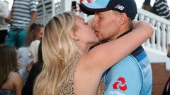 In Pics: बियर बार में हुआ प्यार फिर... बेहद दिलचस्प है जो रूट की लव स्टोरी