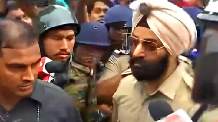 Sikh IPS Officer ips jaspreet singh called khalistani by bjp worker in kolkata a case registered against BJP Worker Marathi News Sikh IPS Officer : शीख आयपीएस अधिकाऱ्याला 'खलिस्तानी'म्हटले, अज्ञात भाजप नेत्याविरुद्ध गुन्हा दाखल