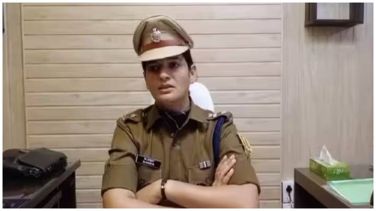 Kota SP Amrita Duhan Visited city on foot pedal march met students and saw hostel Arrangement also कोटा SP ने पैदल ही नापा शहर, स्टूडेंट्स से की बात, हॉस्टलों का भी लिया जायजा